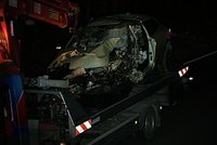 Děsivá nehoda u Jíloviště: Řidič sešrotoval auto o strom, na místě zemřel