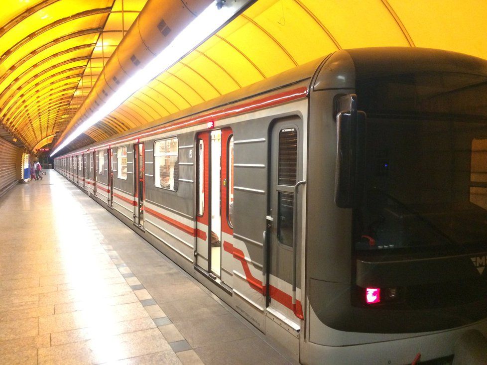 Stanici metra Jinonice čeká rekonstrukce. Od 7. ledna tudy bude metro jen projíždět.