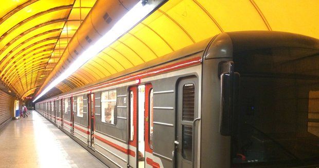 Stanici metra Jinonice čeká rekonstrukce. Od 7. ledna tudy bude metro jen projíždět.