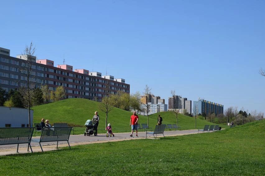 V Praze 11 se uskutečnil podezřelý nákup ochranných pomůcek, který kritizuje opozice.