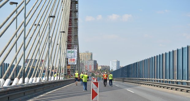 Lanový most byl v minulosti uzavřen kvůli diagnostice jeho stavu.