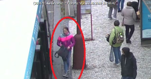 VIDEO: Kámen zranil holčičku (2) na Florenci: Léčila se několik týdnů! Zasáhl i ženu, hledá ji policie