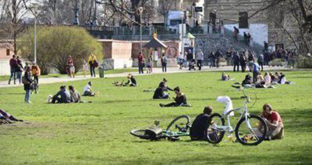 Na ostrově Kampa to o víkendu ožije, bude se tu sportovat.