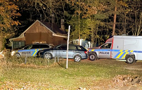 Brutální útok v obci Káraný u Prahy: Muž ženu polil hořlavinou a zapálil