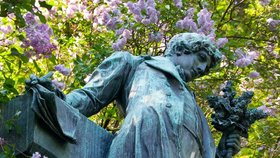 „Málo zamilovaný opilec.“ Máchova socha na Petříně stojí už 110 let, vyvolala rozporuplné reakce