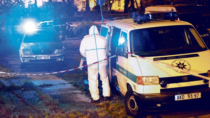 Pobodaného bezdomovce našel náhodný kolemjdoucí. Pobodaného bezdomovce našel náhodný kolemjdoucí.