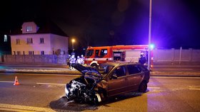 Nehoda dvou aut na Karlovarské ulici v Praze, 1. února 2021.