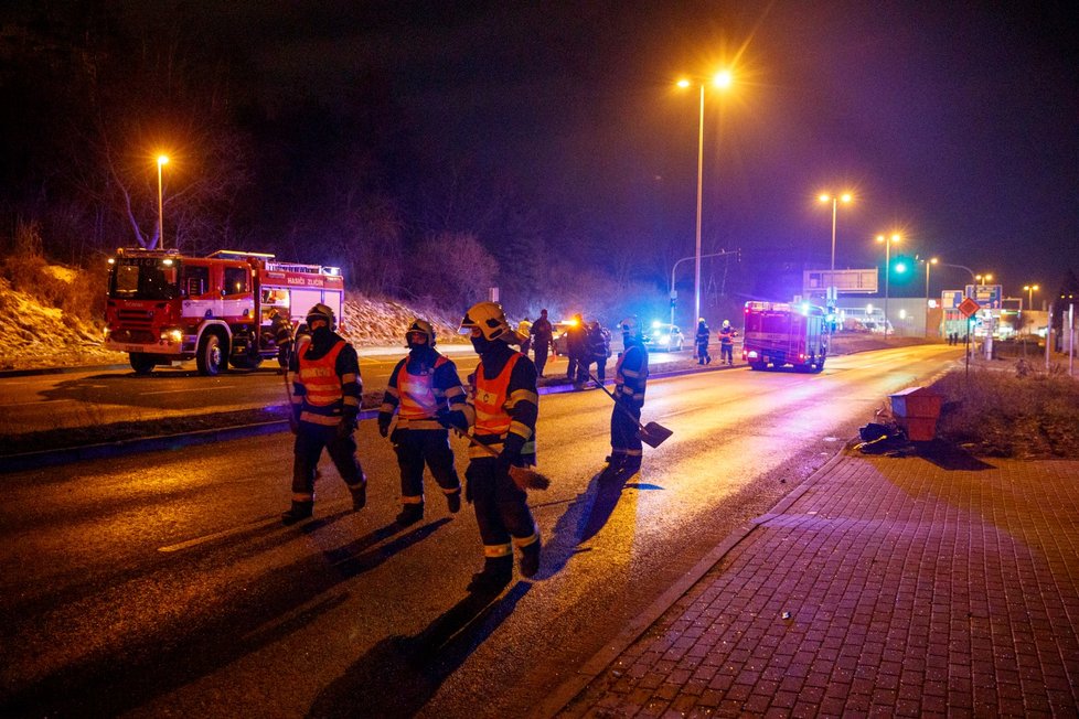 Nehoda dvou aut na Karlovarské ulici v Praze, 1. února 2021.