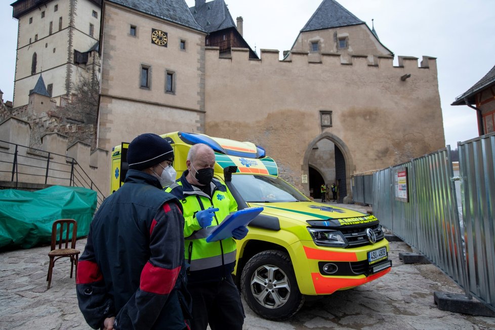 Testování zaměstnanců na hradě Karlštejn.