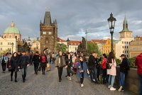 Praha se chystá na turisty. Nabízí jim turistickou kartu: Slouží jako vstupenka do památek nebo jízdenka MHD