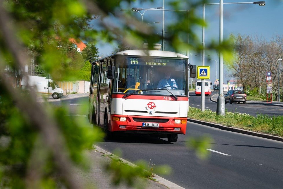 Legendární autobus Karosa B 951. Poslední vyjely do pražských ulic 4. prosince 2020.