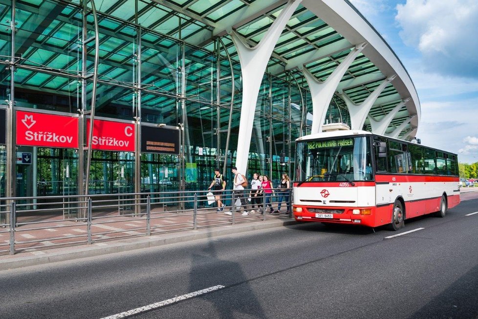 Legendární autobus Karosa B 951. Poslední vyjely do pražských ulic 4. prosince 2020.