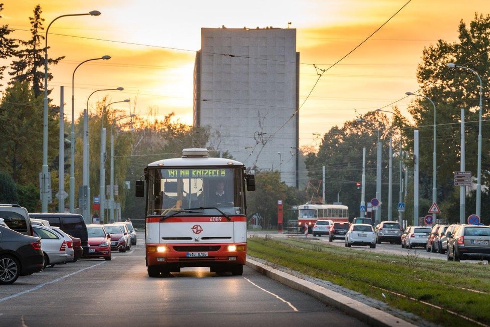 Legendární autobus Karosa B 951. Poslední vyjely do pražských ulic 4. prosince 2020.