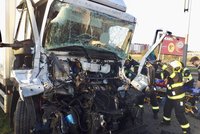 Řidiči, pozor! Frekventovanou Kbelskou zablokovala nehoda dvou kamionů