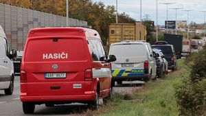 Tragédie u Kbelské v Praze: Ve shořelém stanu našli mrtvou ženu (†65) Tragédie u Kbelské v Praze: Ve shořelém stanu našli mrtvou ženu (†65)