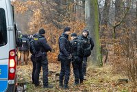 Policejní manévry v Klánovickém lese: Policisté prověřovali údajný výstřel
