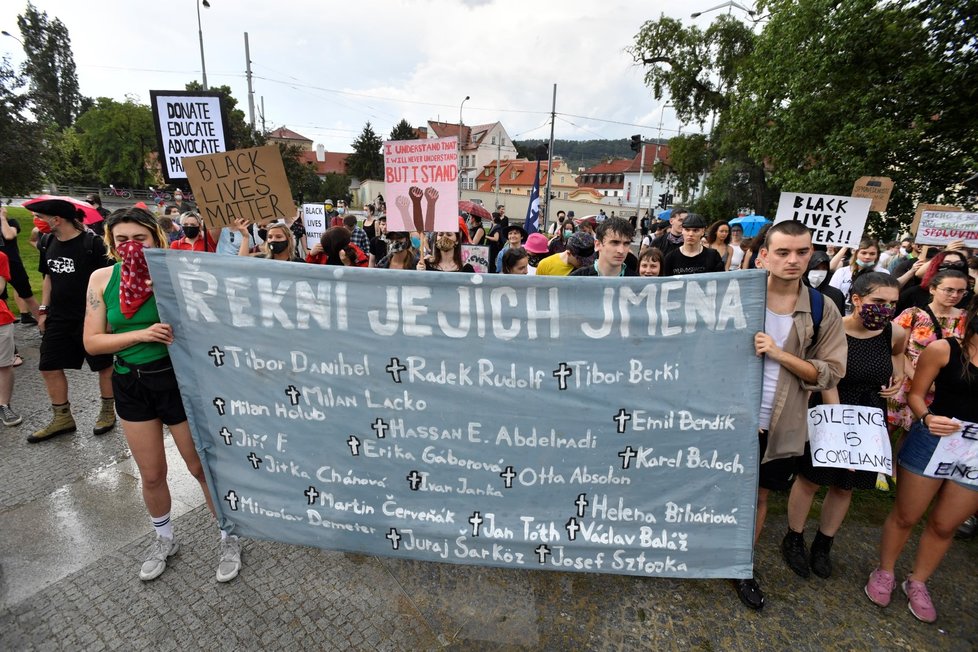 Na pražském Klárově se 13. června 2020 konala demonstrace proti policejnímu a rasovému násilí v USA.