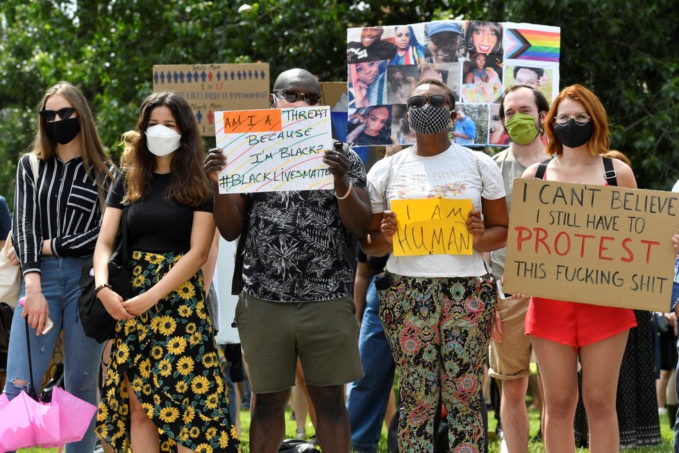 Na pražském Klárově se 13. června 2020 konala demonstrace proti policejnímu a rasovému násilí v USA.