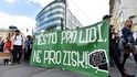 Až 300 lidí vyrazilo do Prahy podpořit sociální centrum Klinika na Žižkově