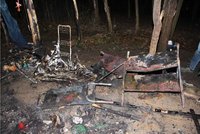 Ohnivé peklo v Kobylisích: Muž (43) zapálil stan se dvěma ženami! Případ řeší mordparta