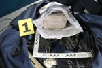 Celníci na pražském letišti zadrželi muže, který pašoval 4,6 kilogramu kokainu.