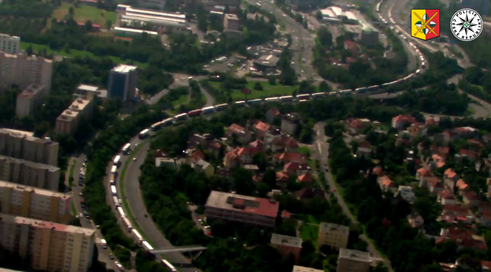 Dopravní kolaps kvůli opravám Štěrboholské spojky. (13. července 2021)