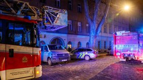 Požár v Kollárově ulici v Karlíně, 2. února 2021.