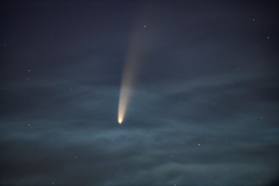 Nad Prahou proletěla nejjasnější kometa za 13 let Neowise.