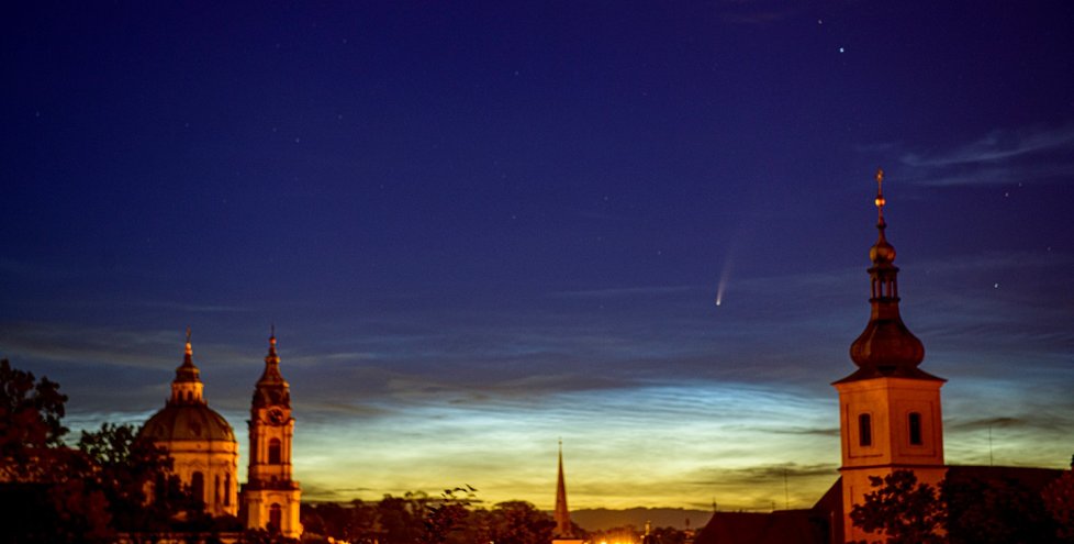 Nad Prahou proletěla nejjasnější kometa za 13 let Neowise.