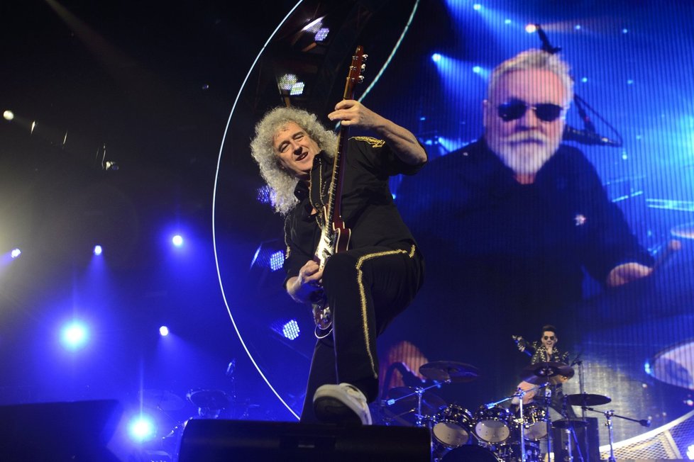 Kytarista Brian May, jeden z původních členů Queen