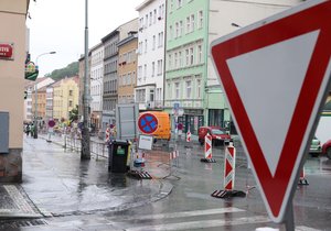 Plzeňskou ulici v Praze 5 čekají během letních prázdnin uzavírky. (ilustrační foto)