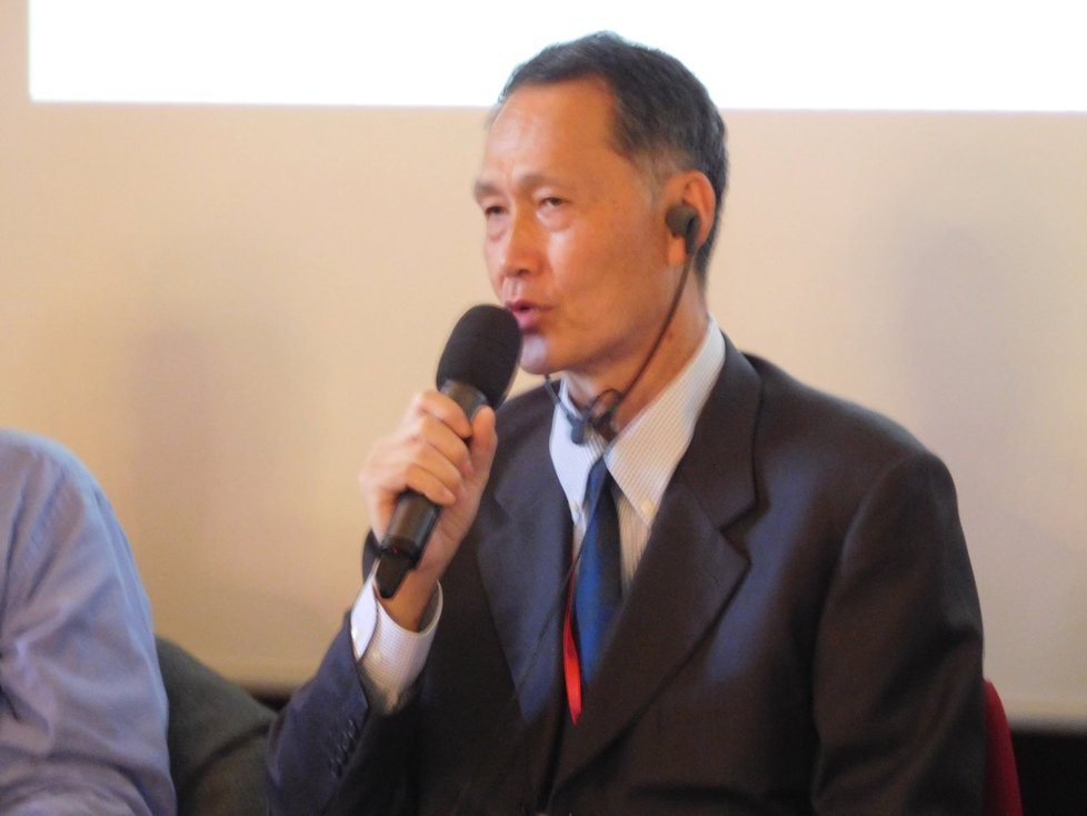 Pražská konference o Číně: V bloku o bezpečnosti a terorismu vystoupil i generál Zhao Ning