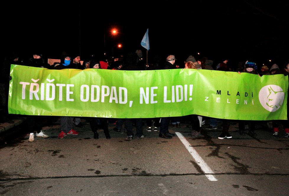 Konferenci provázely protesty. Demonstrací se zúčastnily stovky lidí