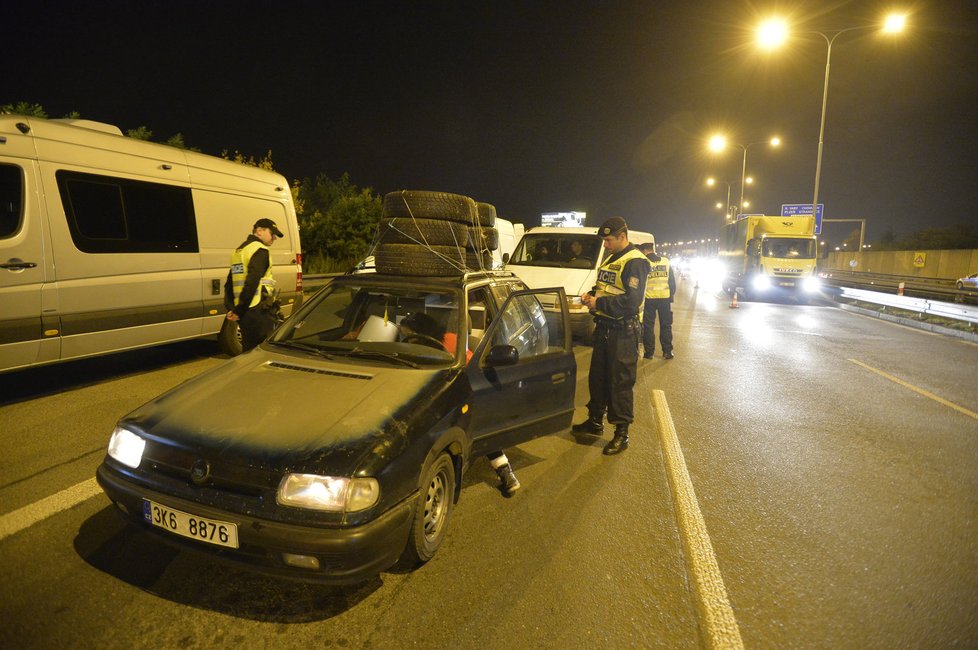 Policie bude o víkendu kontrolovat české silnice a dodržování dopravních předpisů.