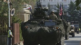 Americký konvoj opouští Prahu: Míří do Pobaltí na vojenské cvičení
