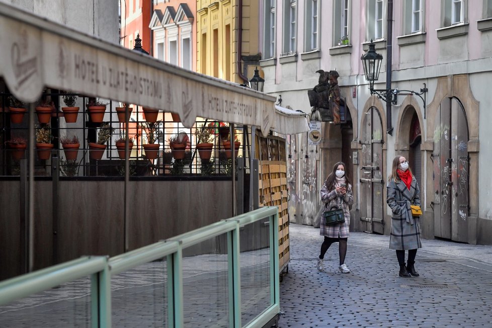 Vylidněné ulice, nádraží i hlavní silniční tahy - tak vypadá nyní život v Praze (16. 3. 2020)