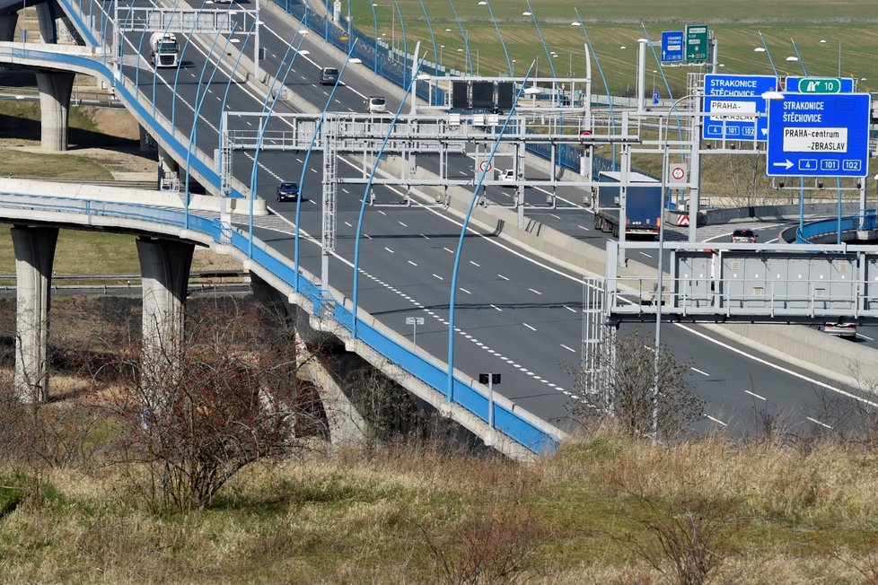 Vylidněné ulice, nádraží i hlavní silniční tahy - tak vypadá nyní život v Praze (16. 3. 2020)