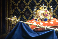 Hrad vystaví klenoty v Chrámu sv. Víta. A byl ve Svatováclavské koruně trn z Kristovy koruny?