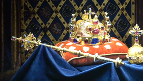 Hrad vystaví klenoty v Chrámu sv. Víta. A byl ve Svatováclavské koruně trn z Kristovy koruny?
