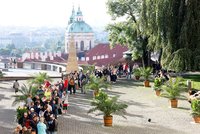 Poslední den výstavy korunovačních klenotů na Hradě: Fronta na dvě až tři hodiny!