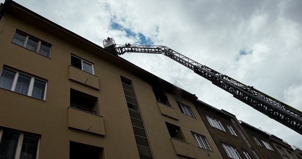 Požár v Kouřimské ulici na Vinohradech. (20. září 2022)