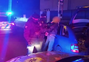 Policisté našli v Praze kradené auto.