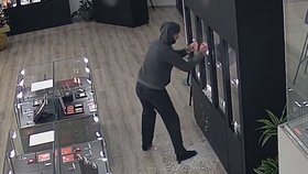 Muž ukradl na Českomoravské zlato v hodnotě 4,5 milionu korun.