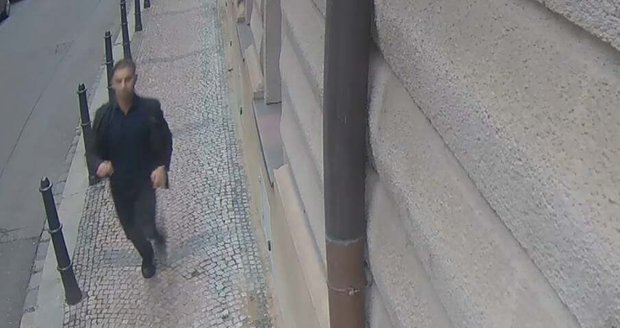 Muž ukradl jinému rolexky za milion.