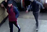 VIDEO: Krádež na eskalátorech! Zloděj se na ženu přilepil, během jízdy ji okradl o dva tisíce