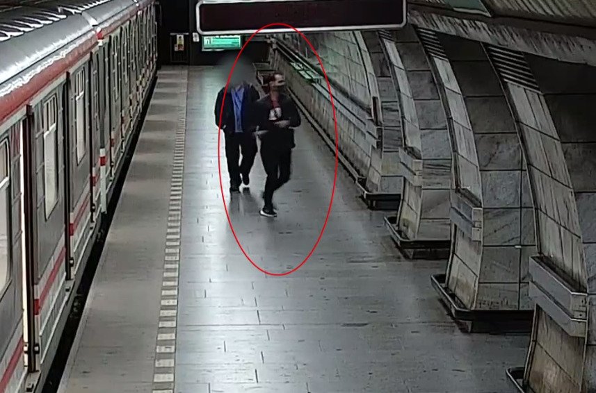 Pražští kriminalisté dopadli kapsáře, který v době nouzového stavu okrádal v metru stařečky.