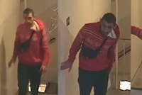 Poznávací znamení: plachťáky! Zloděj s odstátýma ušima kradl na recepci ubytovny v Praze 6