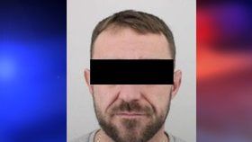 Pražští policisté pátrali po Martinu F., který je podezřelý z krádeže hotovosti v restauraci.