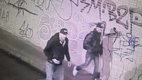 Dva muži se vloupali do bytu v Bartolomějské, ukradli věci za 50 tisíc.