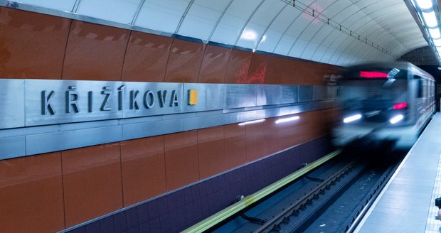 Stanice metra Křižíkova. Stanice metra Křižíkova.
